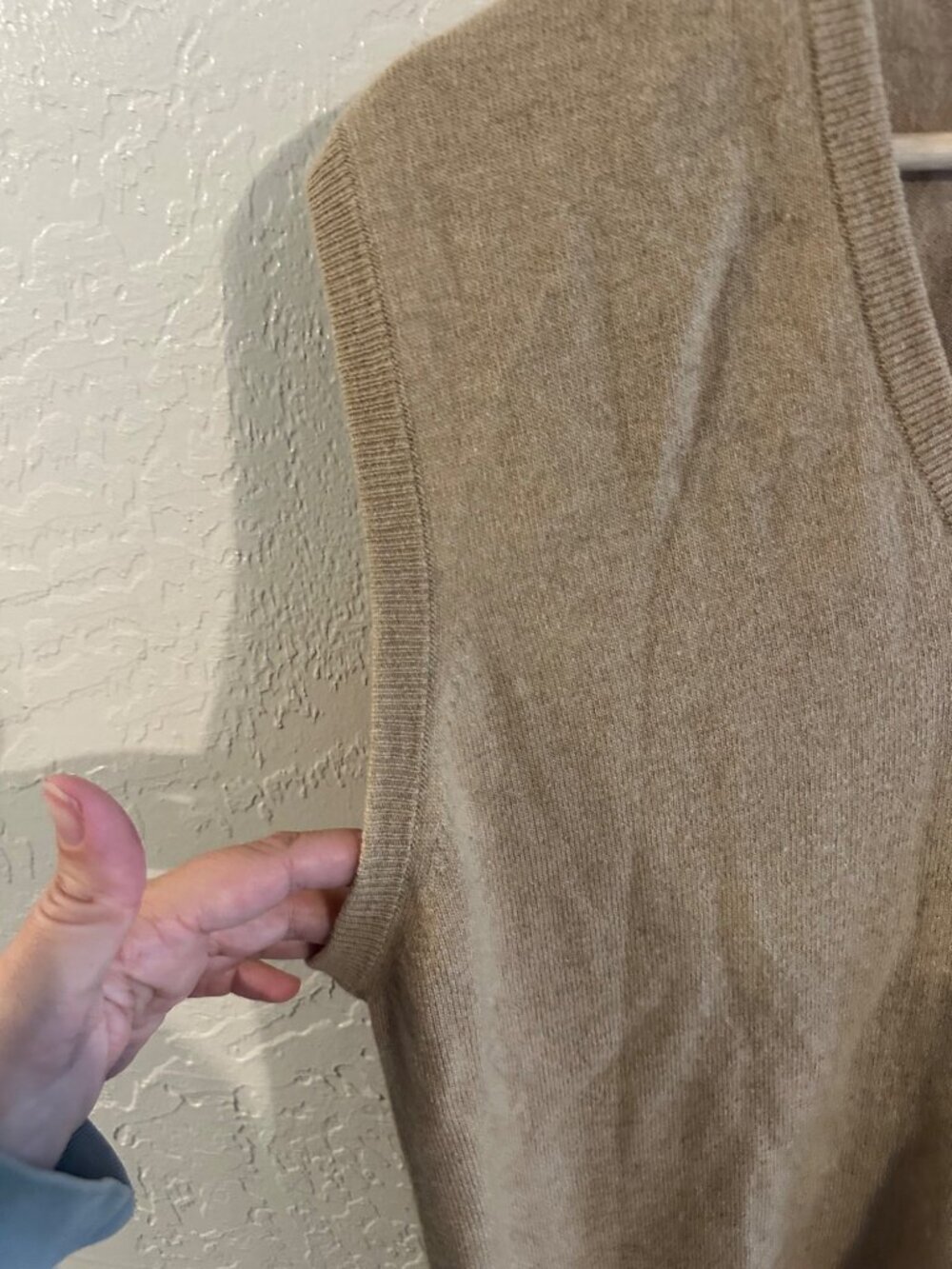 100% Cashmere Tan Sleeveless V Neck Fall Buttery Soft Sweater Vest - Picture 4 of 8